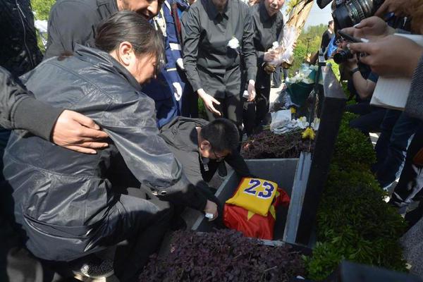 記者：奧爾莫和維克托的注冊(cè)問(wèn)題不會(huì)立刻解決，可能等到最后一刻